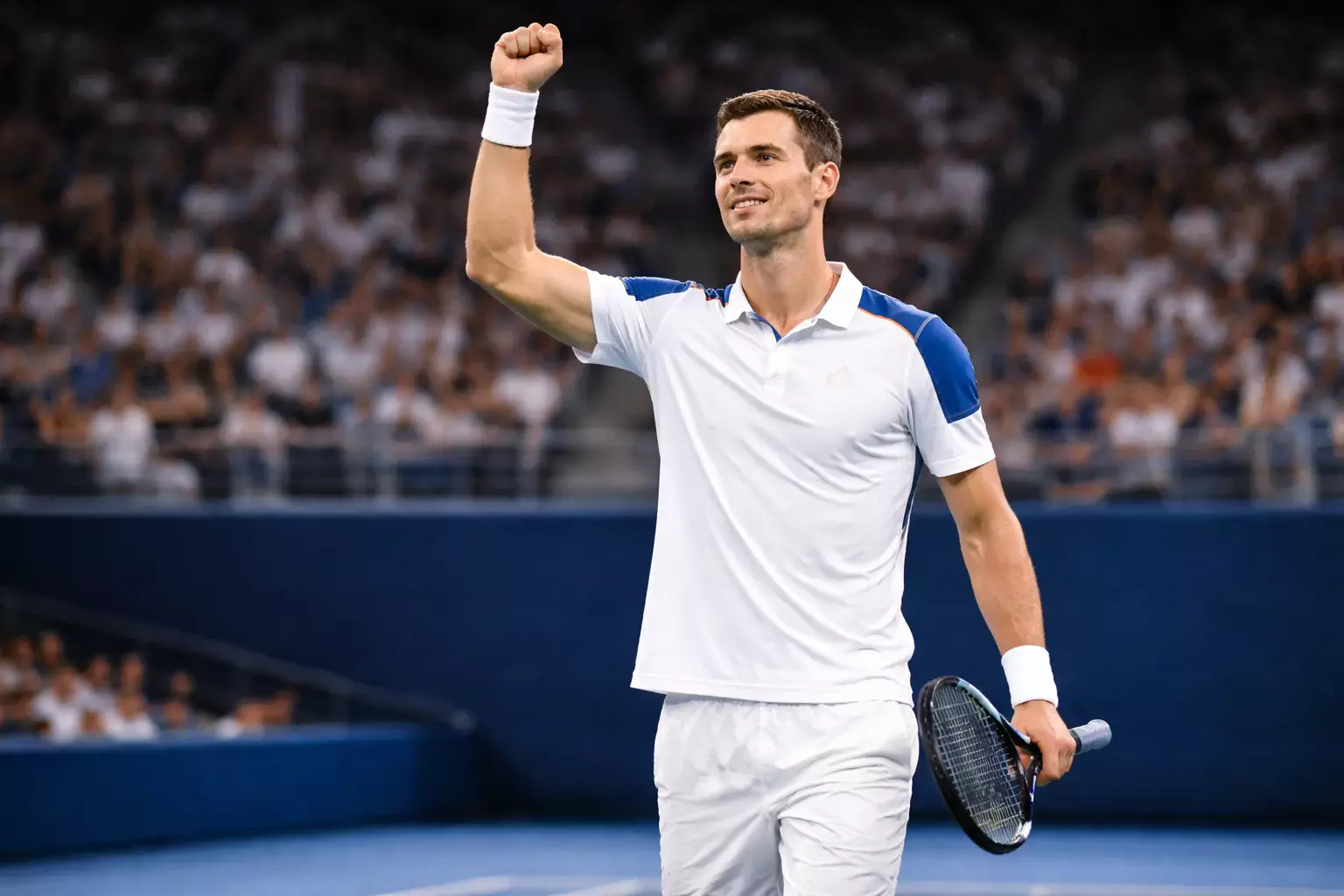Tenista levantando el brazo en señal de victoria tras ganar partido